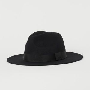 ⭐️H&M felted wool hat with band.